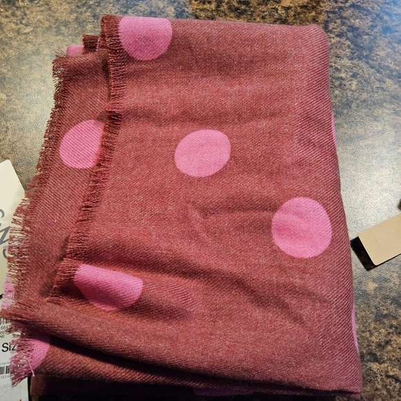 Large Scarf - Picture 3 of 4